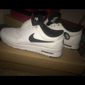 Black/White Air Max Thea’s